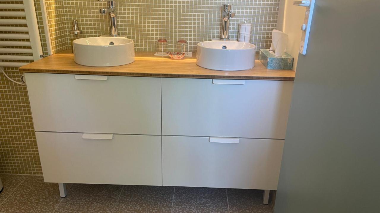 Au Coeur Du Vieux Toulon Au Calme Appartement Renove Climatise Confortable Etage Eleve Avec Ascenseur Proche Parking Et Toutes Commodites Екстер'єр фото