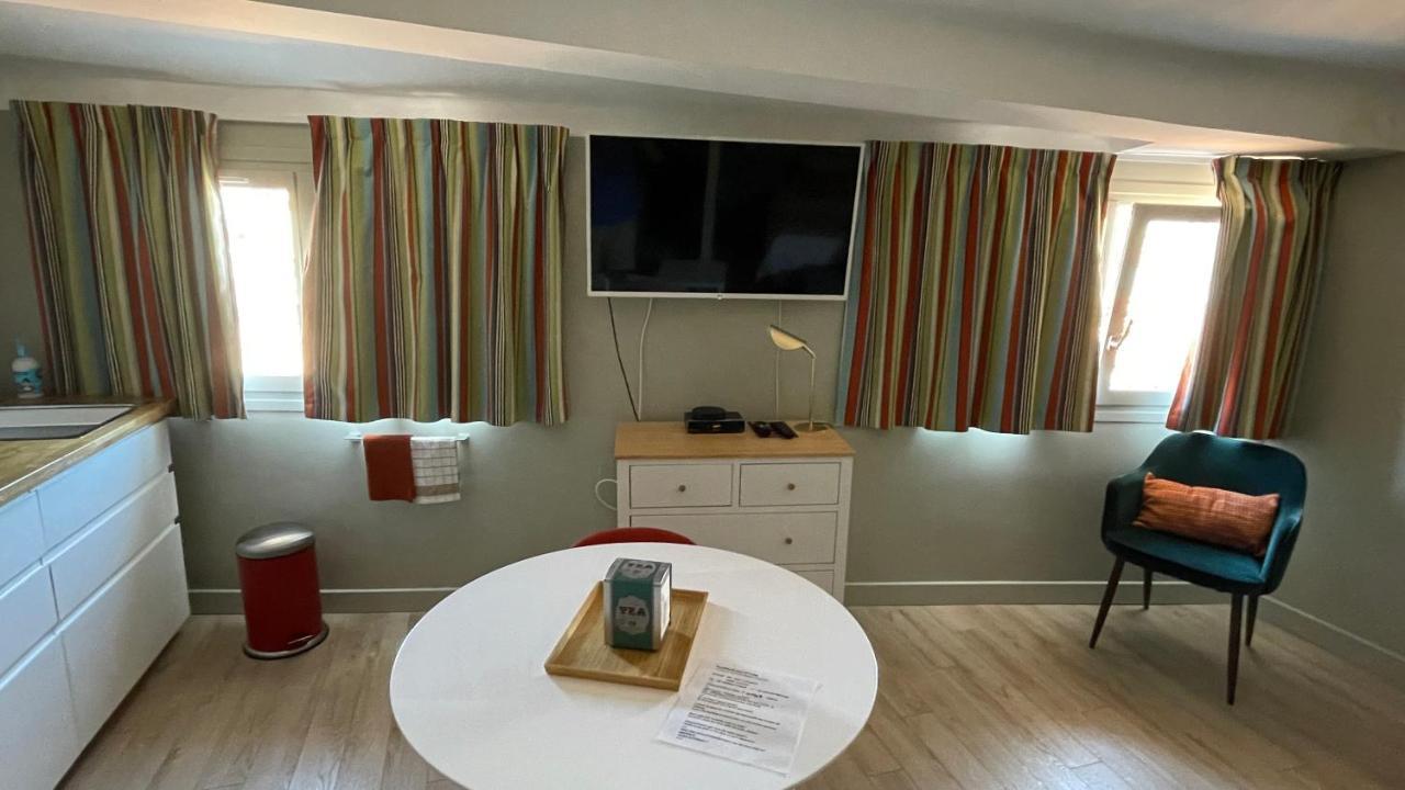Au Coeur Du Vieux Toulon Au Calme Appartement Renove Climatise Confortable Etage Eleve Avec Ascenseur Proche Parking Et Toutes Commodites Екстер'єр фото