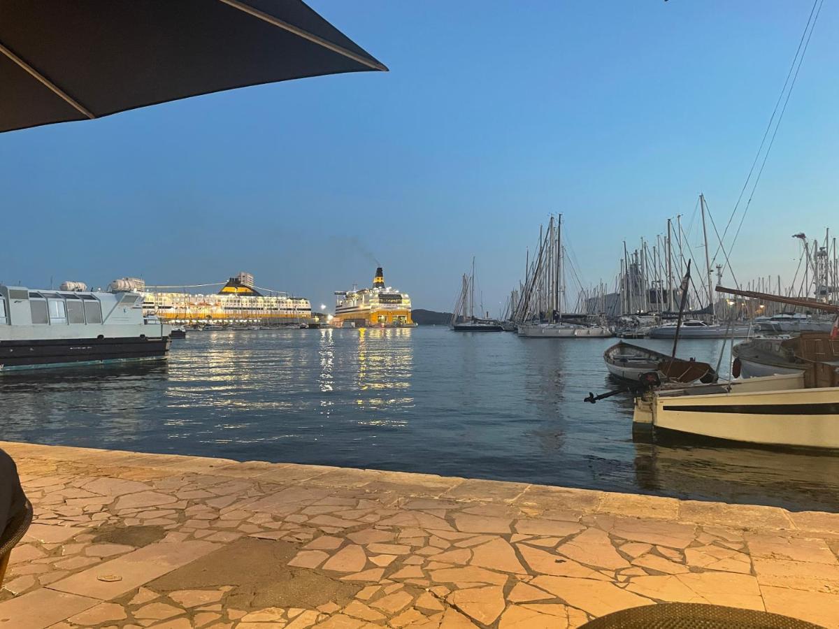Au Coeur Du Vieux Toulon Au Calme Appartement Renove Climatise Confortable Etage Eleve Avec Ascenseur Proche Parking Et Toutes Commodites Екстер'єр фото