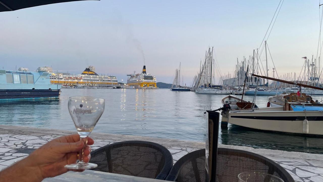 Au Coeur Du Vieux Toulon Au Calme Appartement Renove Climatise Confortable Etage Eleve Avec Ascenseur Proche Parking Et Toutes Commodites Екстер'єр фото